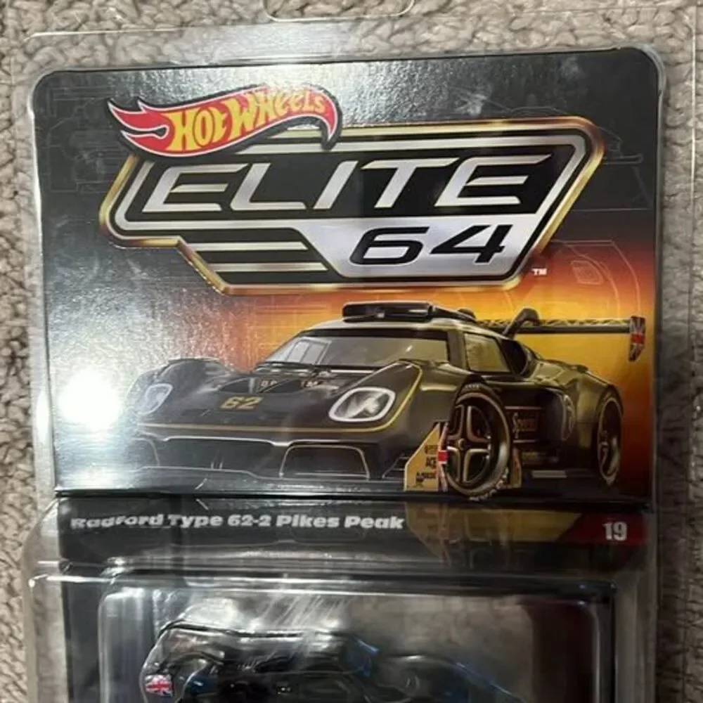 HOT WHEELS COLLECTORS ELITE 64 RADFORD TYPE 62-2 PIKES PEAK MATTEL JCP44 in hand